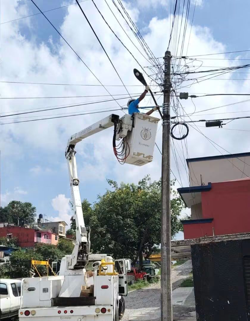Más luminarias en Xicotepec y La Ceiba para nutrir la red de alumbrado público y blindar la seguridad.