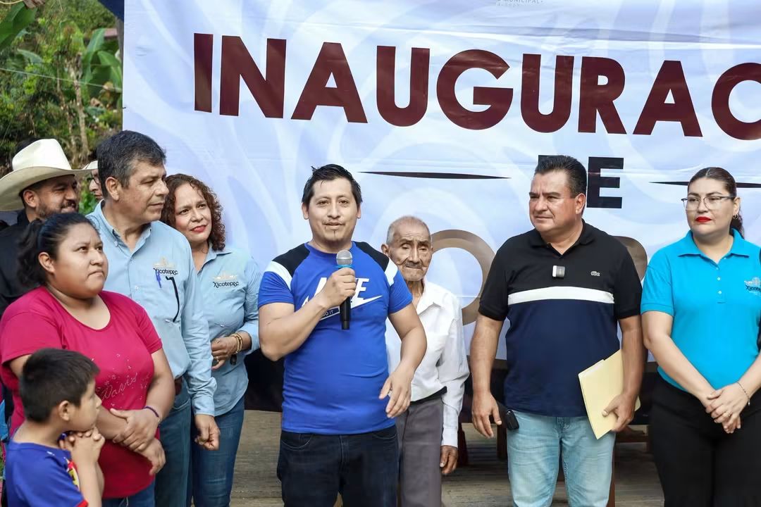 Ayuntamiento de Xicotepec entrega obra que mejora la movilidad en El Cajón.