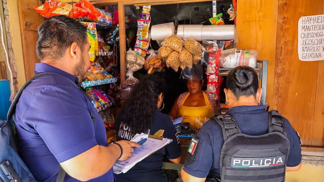 Como parte de las acciones para fortalecer la seguridad y la atención ciudadana, el programa “Negocio Seguro” continúa acercando a las autoridades con comerciantes y locatarios del municipio.